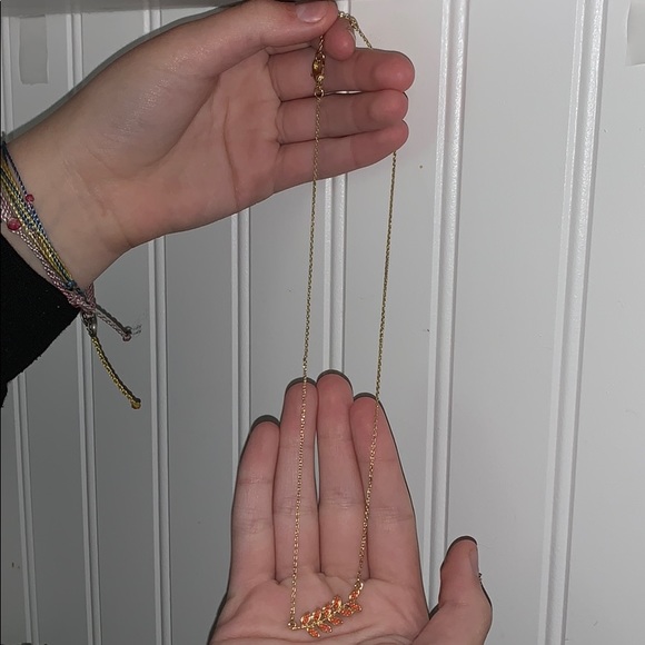 Gold coral plant necklace - Picture 3 of 3